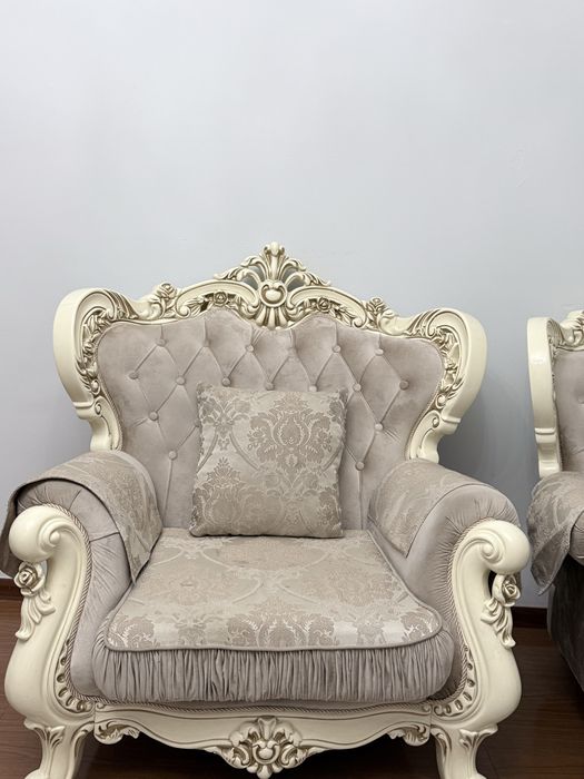 Продам комплект: диван + 2 кресла