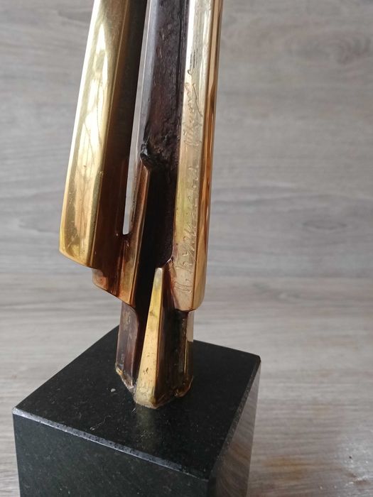 Авторска пластика статуетка