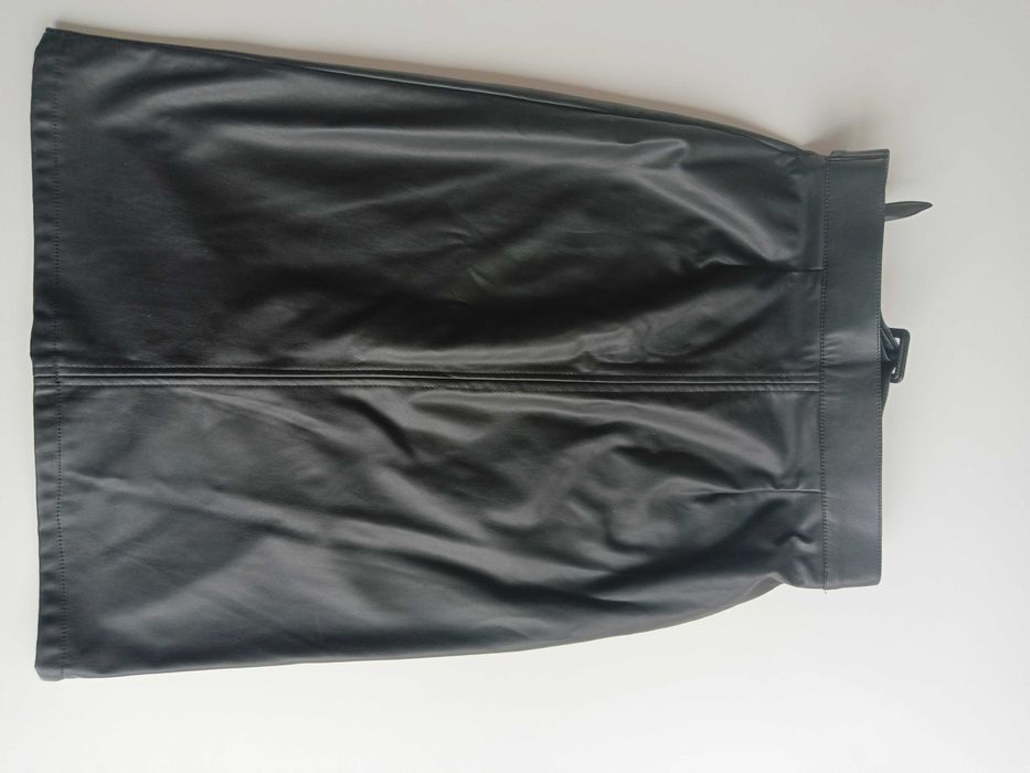 Кожена пола S-размер.