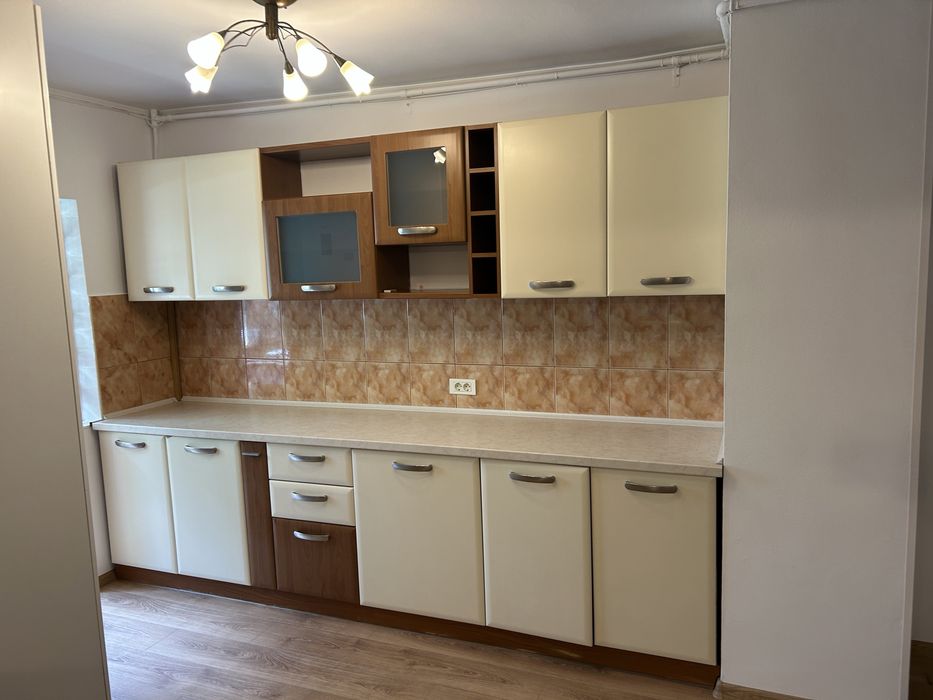 Proprietar - Apartamemt 3 camere de inchiriat , sector 4 in apropierea statiei de Metrou , fara Comision