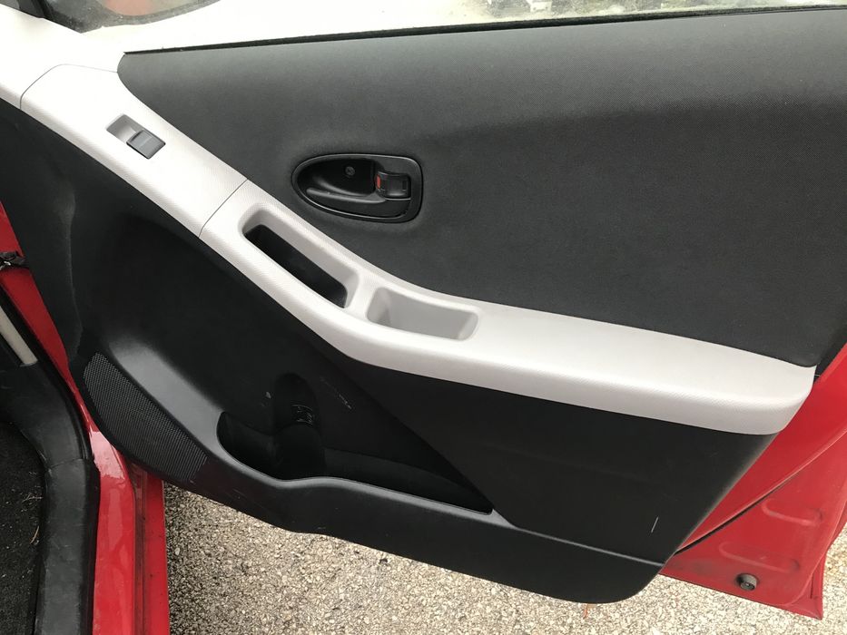 Toyota Yaris 1.0i 2010г. На части