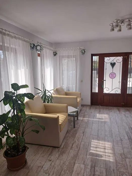 Vând casă zona semicentrală