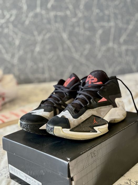 adidasi jordan one take