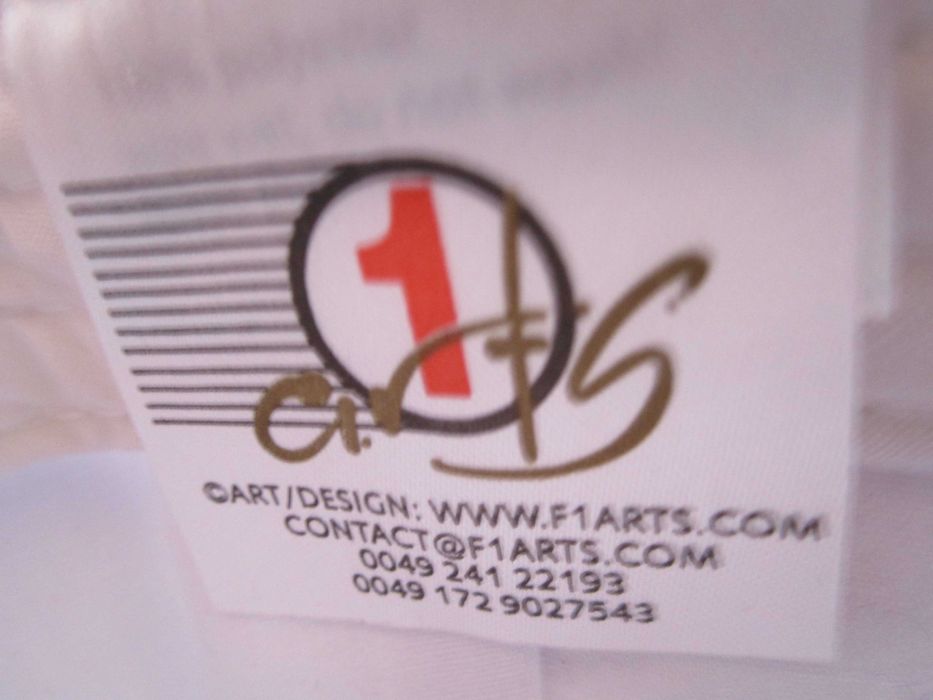 колекционерска бяла шапка за световната купа по ски в Банско