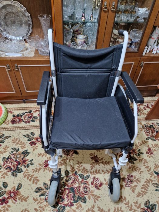 Продаём инвалидную коляску