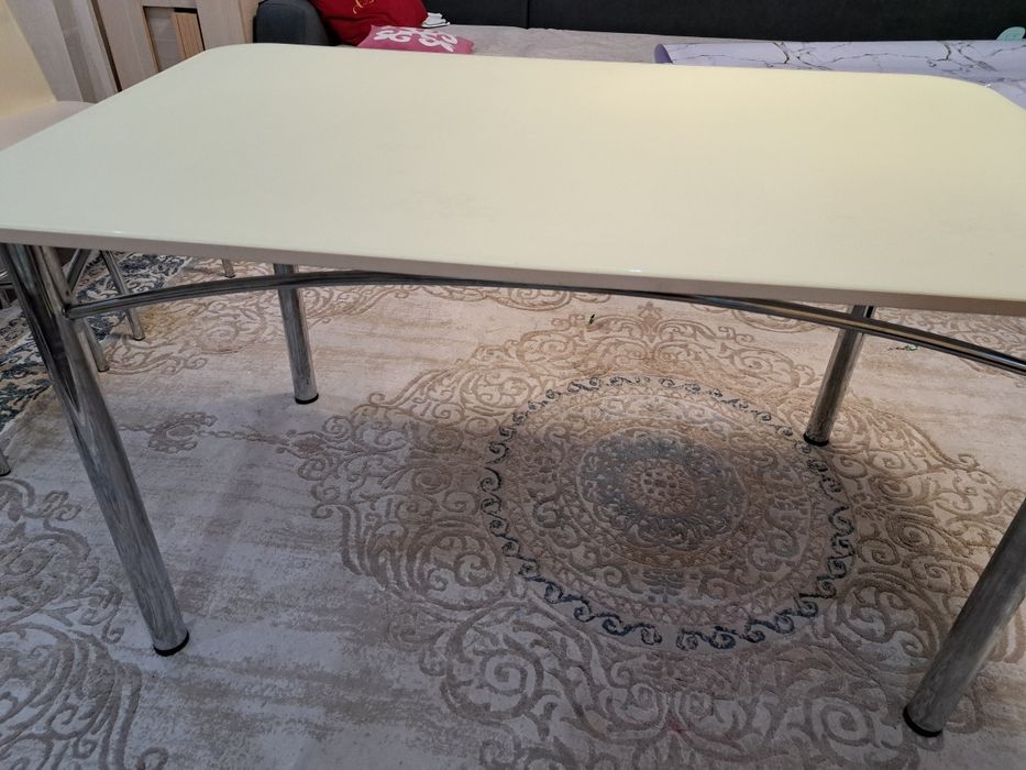 Продам стеклянный стол