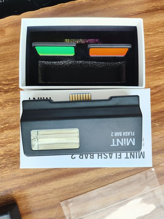 Продавам комплект Polaroid SX-70 Alpha, светкавица MiNT Flash Bar 2, филми и аксесоари