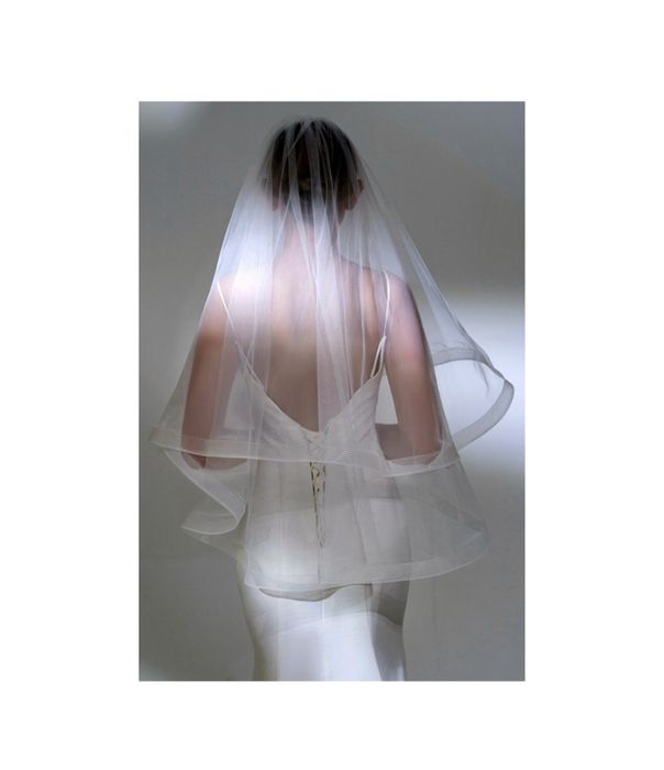 Voal mireasa pana la degete