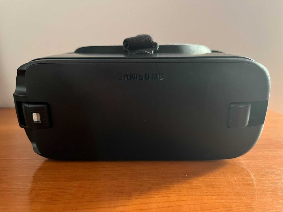 Ochelari VR Samsung Gear VR (SM-R323) Powered by Oculus - Cu cutie originală
