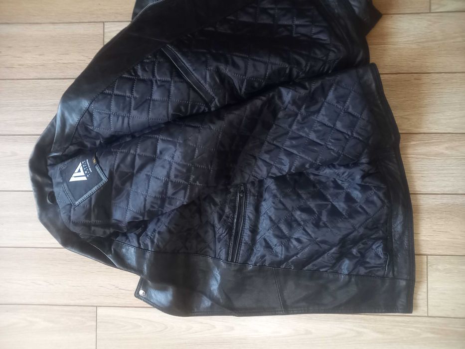 Продавам рокерско кожено яке