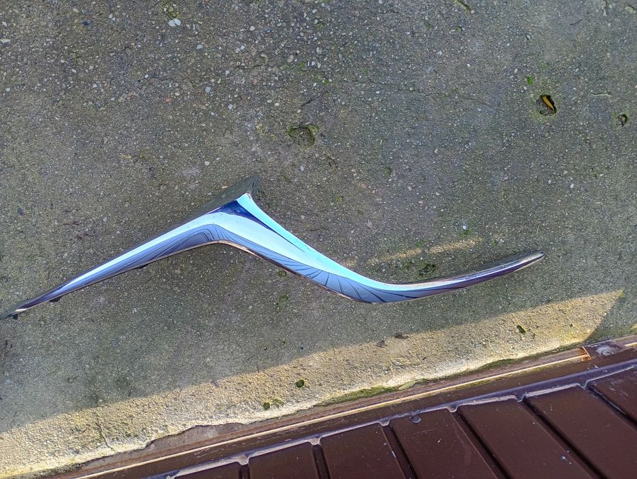 Ornament dreapta grila Mazda 2