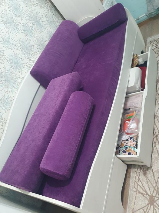 Продам диван почти новый