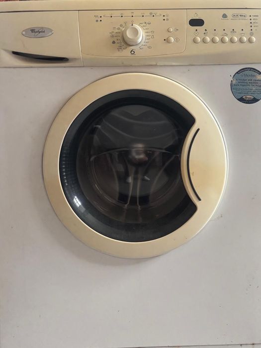 Продавам пералня Whirlpool
