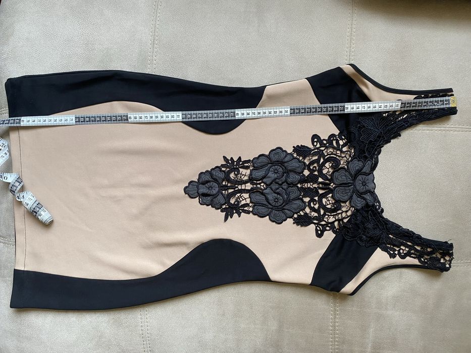 Дамски вталени рокли