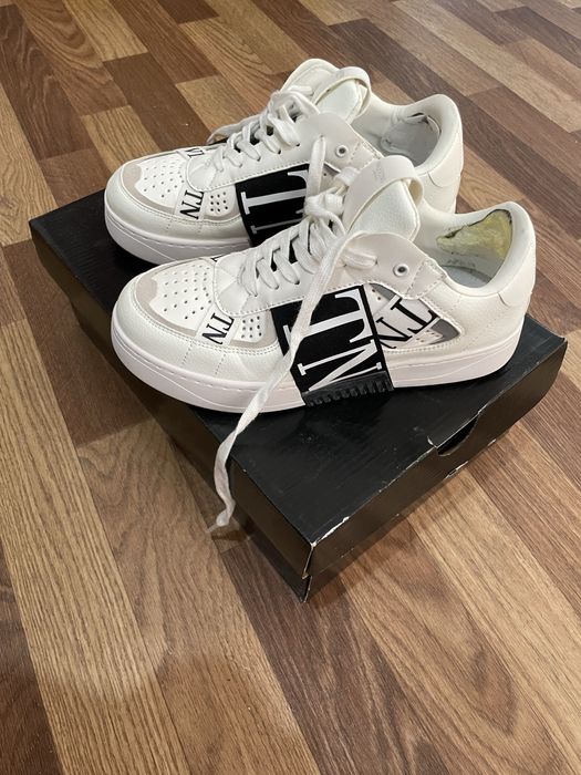 Продам Кроссовки Valentino. унисекс.