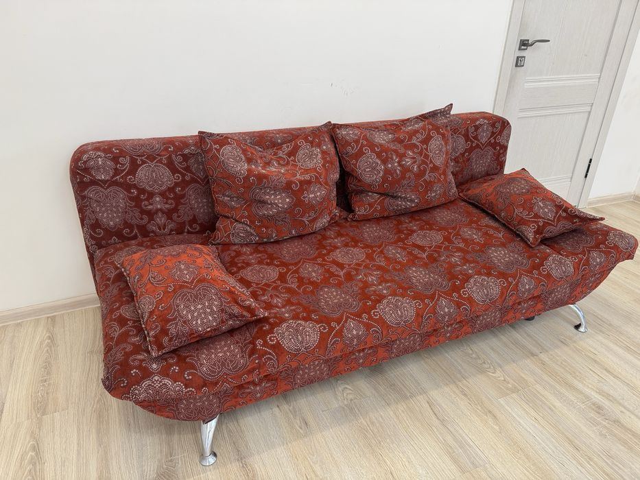 Раскладной диван с местом для хранения