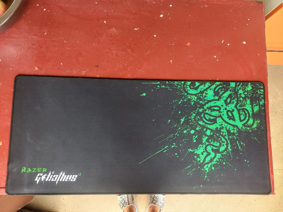 Продам коврик для мыши большой Razer