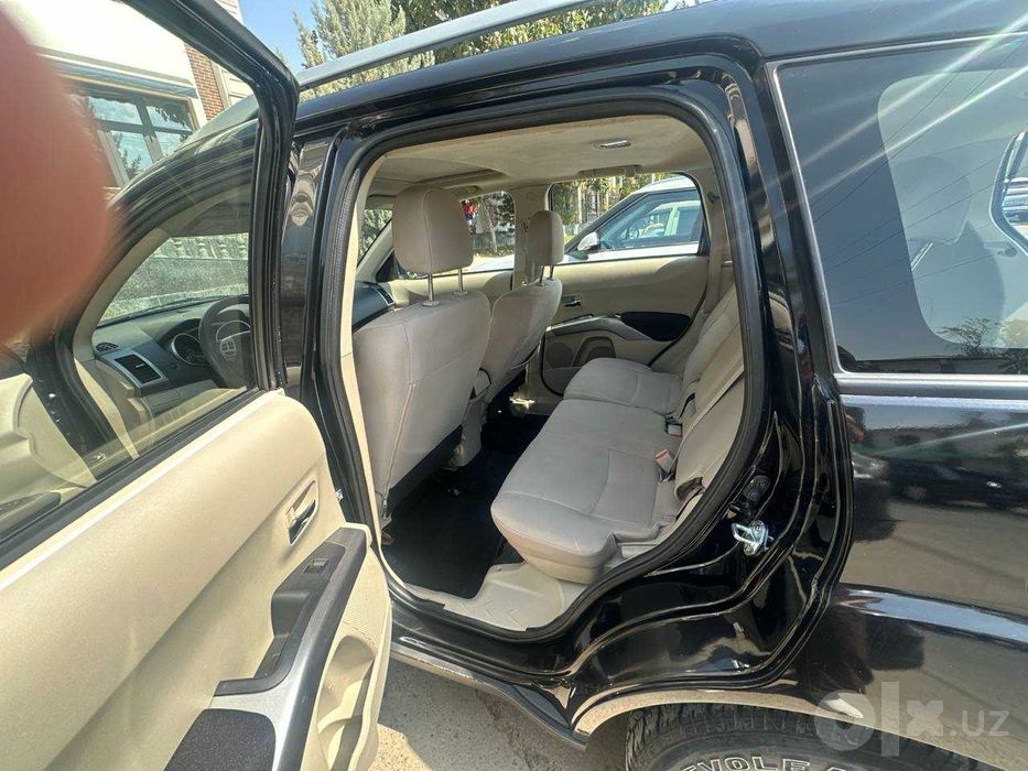 Продаю Mitsubishi Outlander XL  2.4 CVT 2008