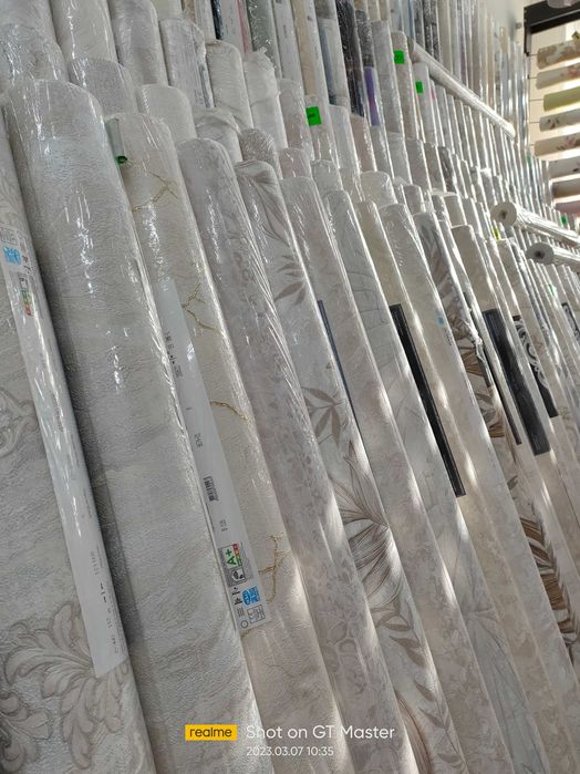 Обои в ассортименте.