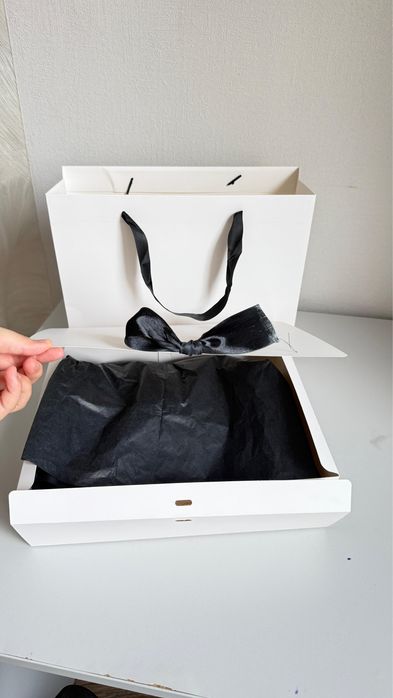 Подарочная коробка с пакетиком