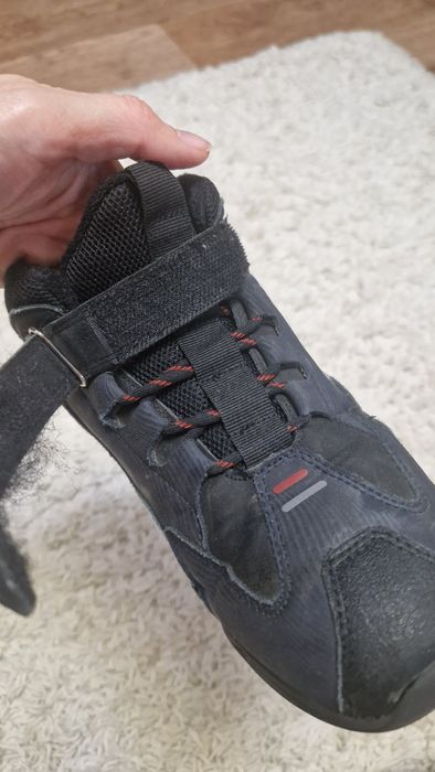 Продам демисезонные кроссовки