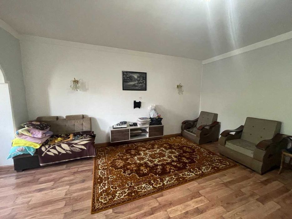 77 серии м-в Эльбек быв.вин завод рядом Канадская школа 72 кв.м 3\4\4