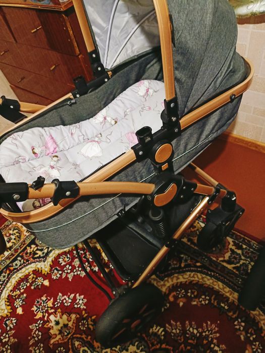 Срочно Продам детскую коляску трансформер