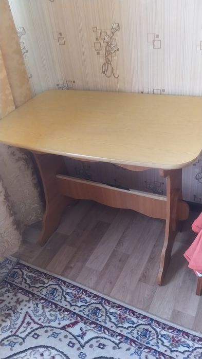 Продам стол кухонный.длина 1метр.