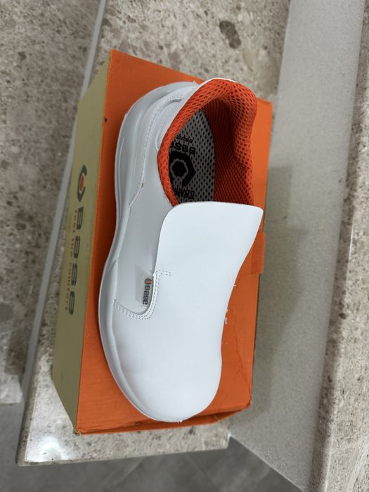 Bocanci lucru noi în cutie ,marca Base