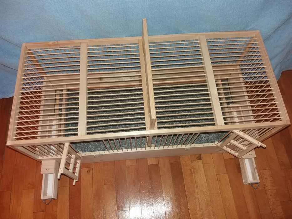 Colivie din lemn cu separator