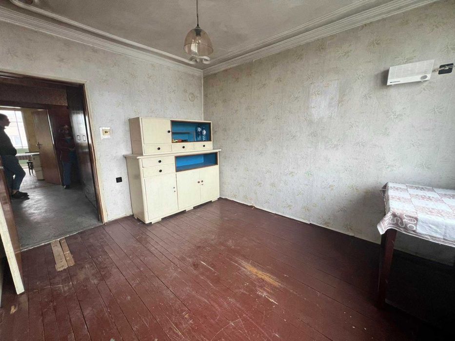 Четиристаен апартамент с гараж– кв. Вароша
