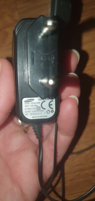 Работещи телефони, стари модели и различни зарядни устройства