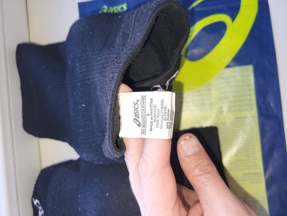 Наколенники волейбольные Asics.