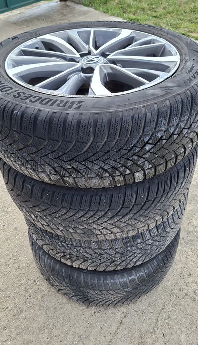 Гуми Зимни 215/55/17 Bridgestone Blizzak 4бр.
