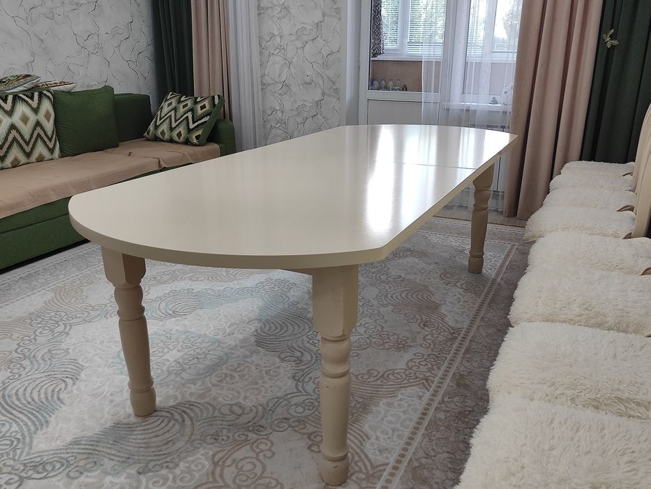 Продам стол для гостиной