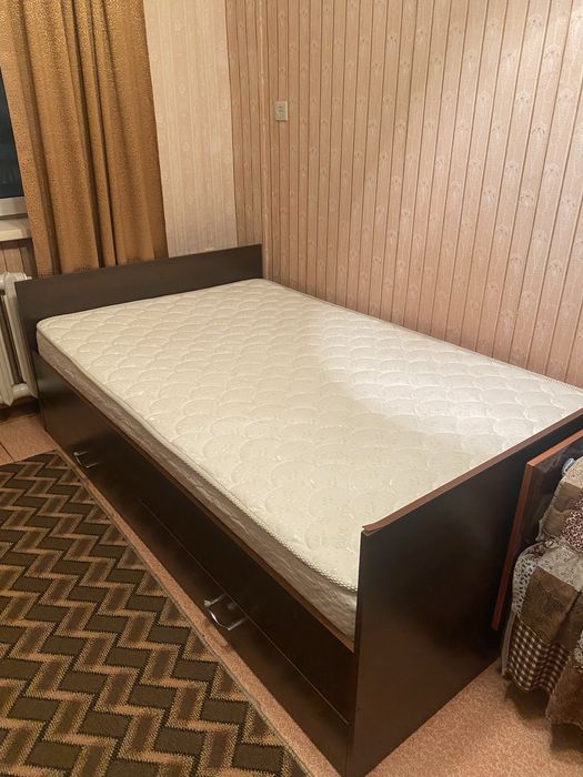 Проадется кровать с матрасом