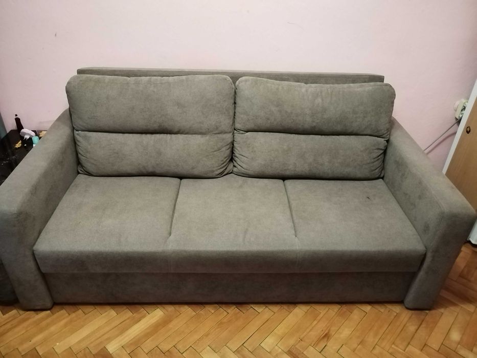 Vând canapea extensibila cu 3 locuri