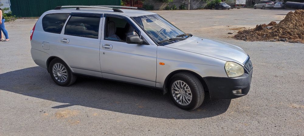 Продаю приора универсал