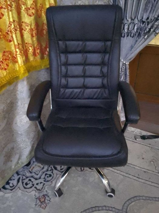 Срочно продаётся директорское кресло!