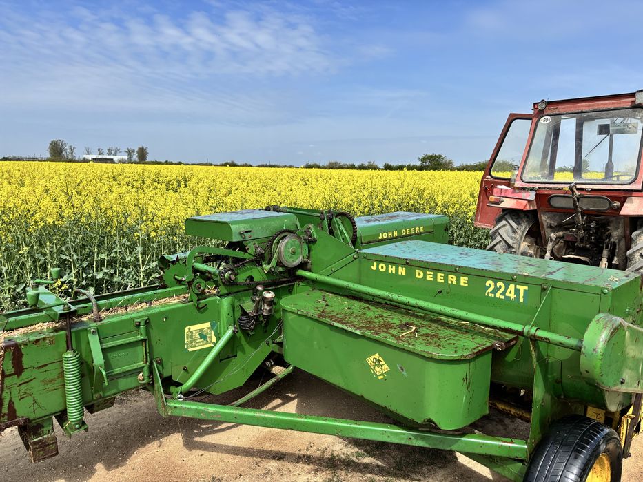 Presa John Deere 224 t ( balotiera)