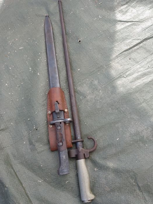 Baionete și panoplii de puști la prețuri diferite