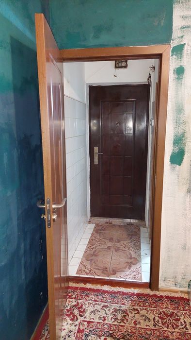 Vând în rate garsoniera!