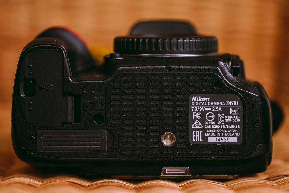 Nikon D610 Aparat Foto DSLR 24.3MP+2SD 32/16GB si telecomanda IR NIKON