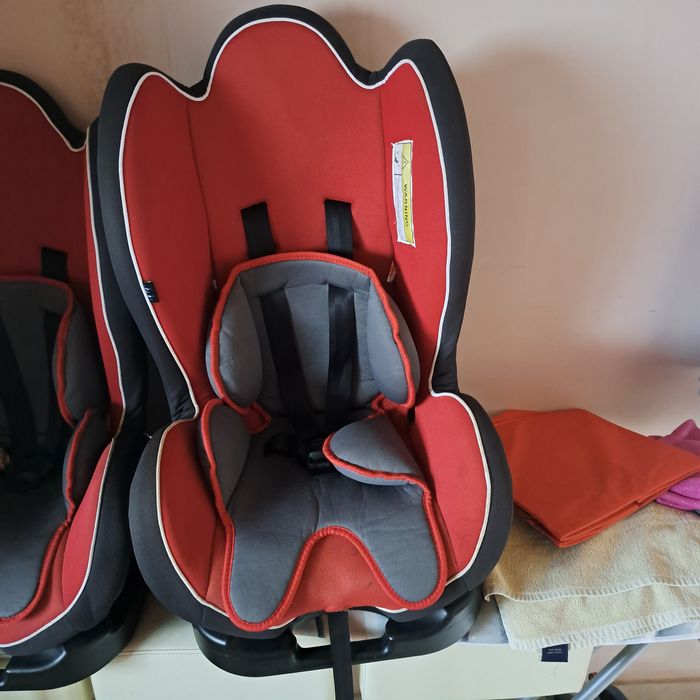 Scoici gemeni pentru masina