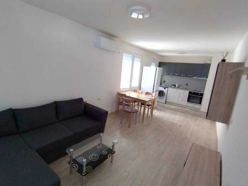 Дава се под наем Двустаен апартамент в Бургас, Славейков - 65 кв.м за 448.8 € - Снимка #2