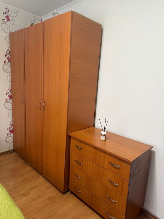 Se vinde mobila completa pat dublu sifonier 4 usi comoda