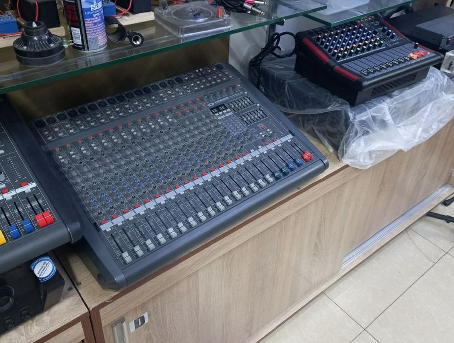 Звуковое оборудование микшеры акустика для ресторанов и баров.