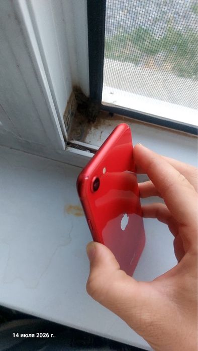 iPhone se 2020 в хорошем состаяний