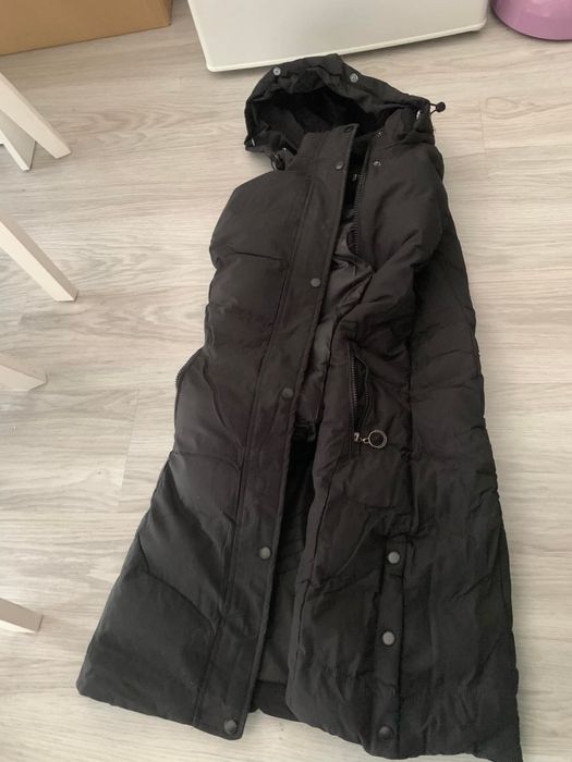 Дамско черно яке с качулка