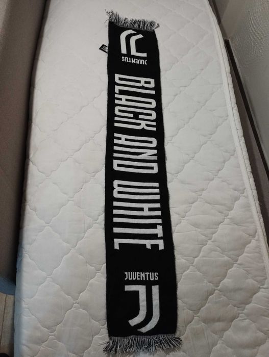 Футболни шалове.